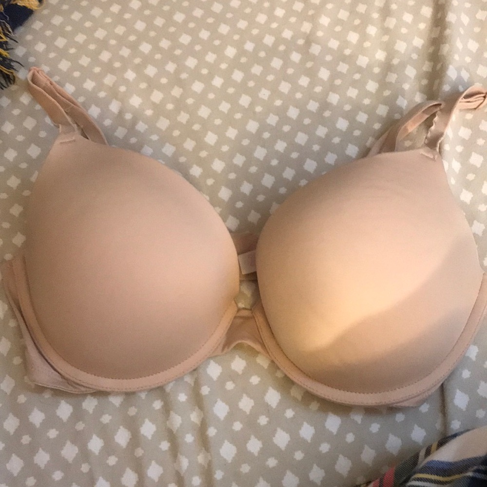 VS Nude Bra.